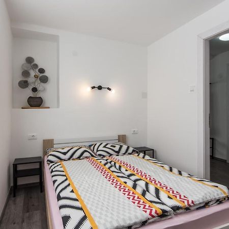 Apartment Retiro Pula Exterior photo